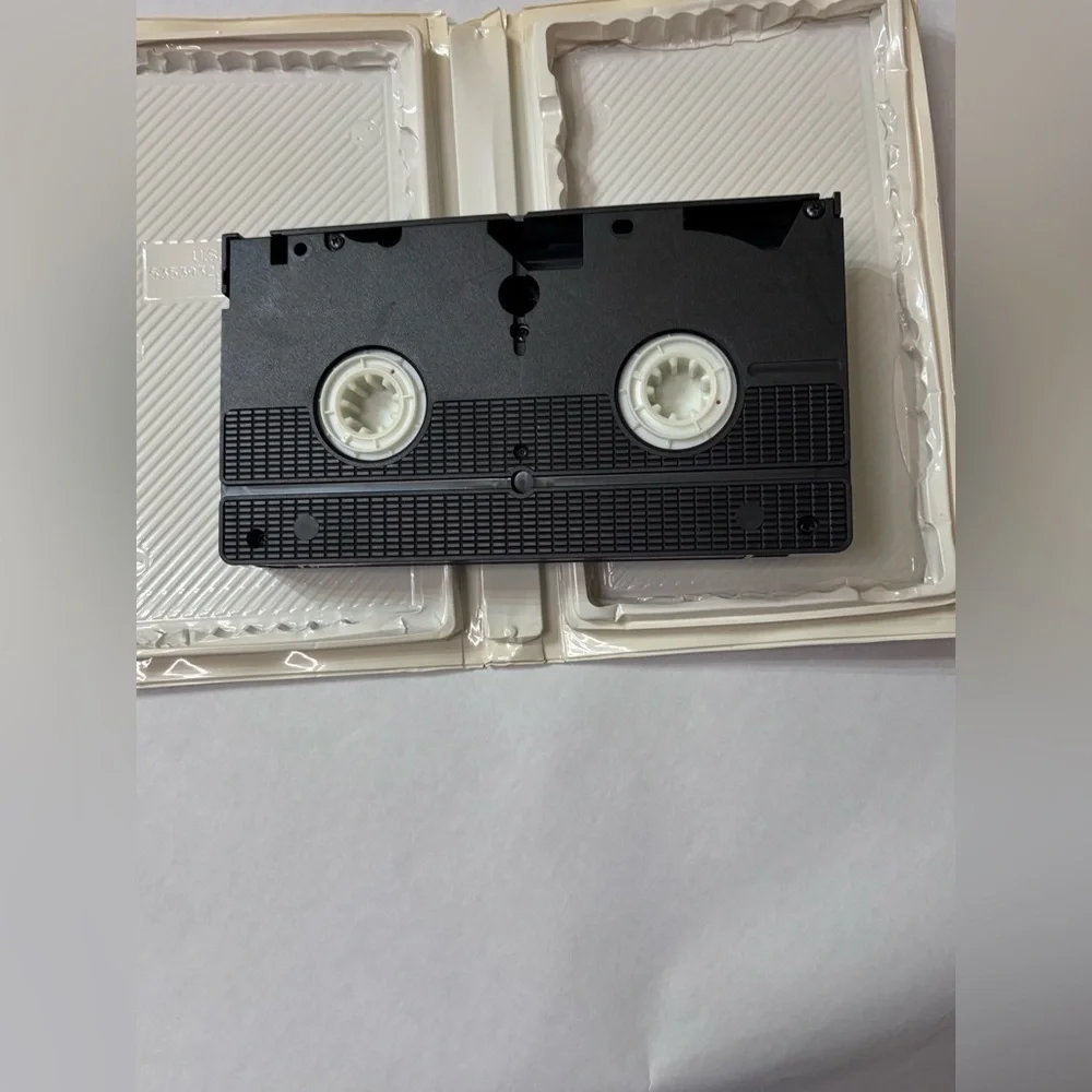 Disney's 102 Dalmatians VHS Tape